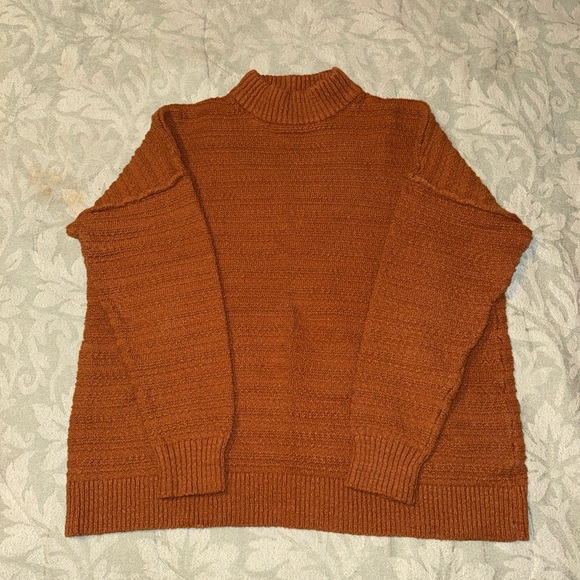 Sweaters - Orange knit sweater